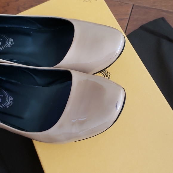 TOD'S Nude Patent Heels - Picture 8 of 10
